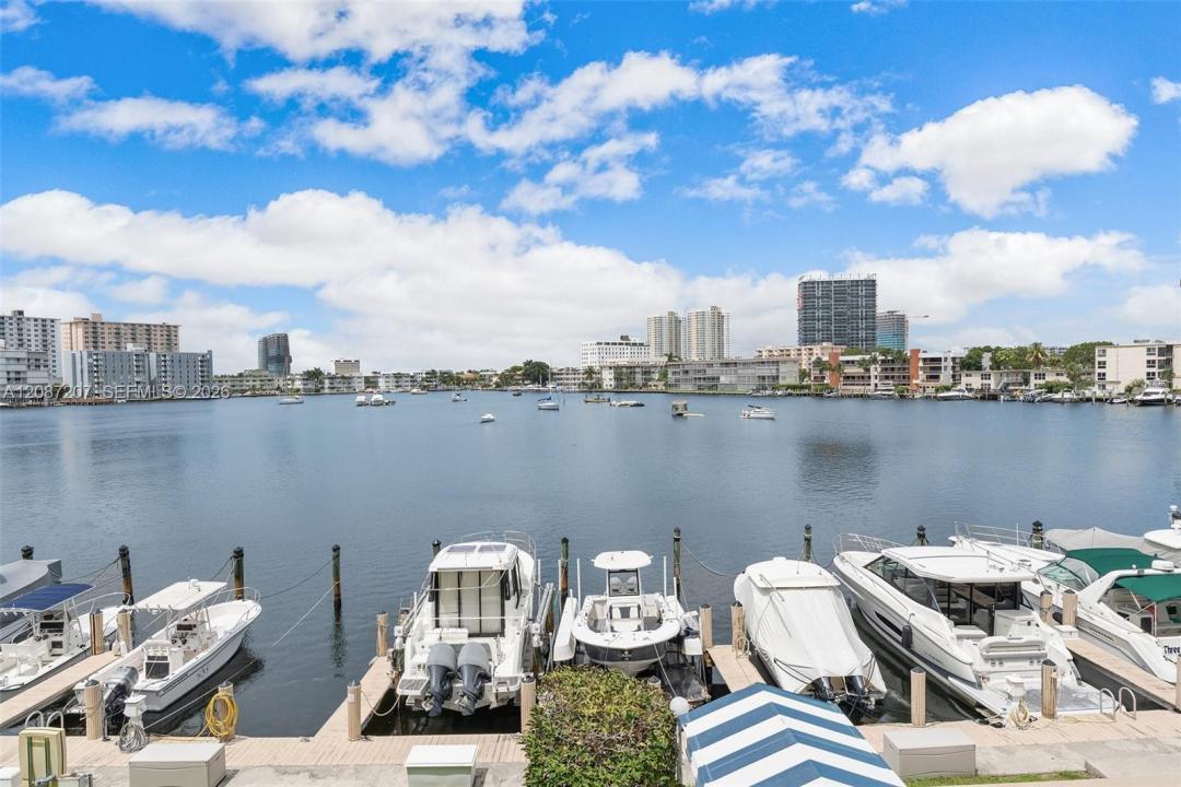 126 Golden Isles Dr 34A, Hallandale Beach, Flórida 33009, Estados Unidos