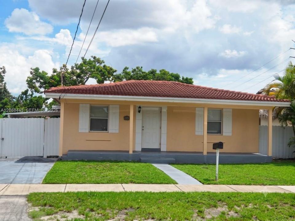 325 SW 63rd Ave 325, Miami, Florida 33144, USA