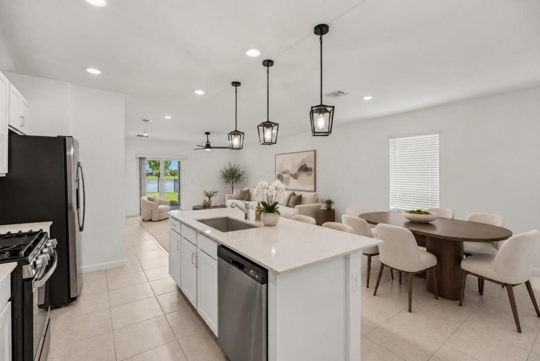 11065 NW Pondside Lane, Port St. Lucie, Florida 34987, USA