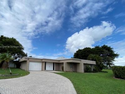 6105 Royal Poinciana Ln, Tamarac, Florida 33319, USA