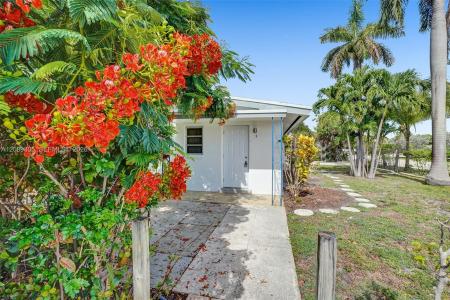 2416 SE 2nd St 1, Pompano Beach, Florida 33062, USA