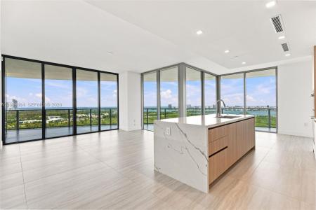 2411 Laguna Circle 2301, North Miami, فلوريدا 33181, الولايات المتحدة