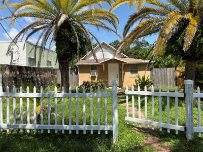 113 SE 4th St, Hallandale Beach, Florida 33009, USA