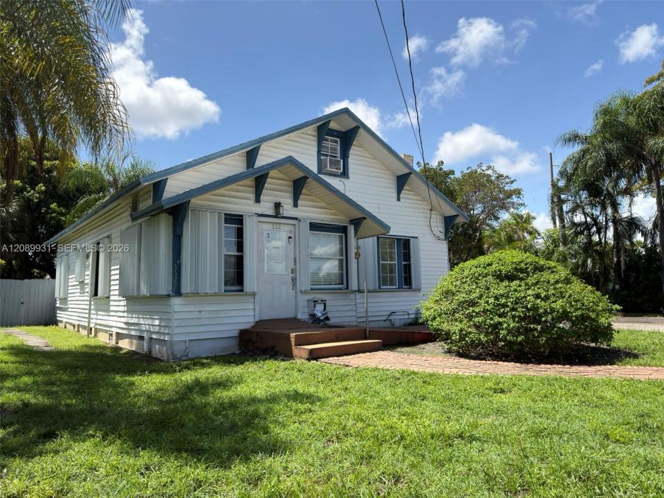 112 SE 3rd St, Hallandale Beach, फ्लोरिडा 33009, संयुक्त राज्य अमेरिका