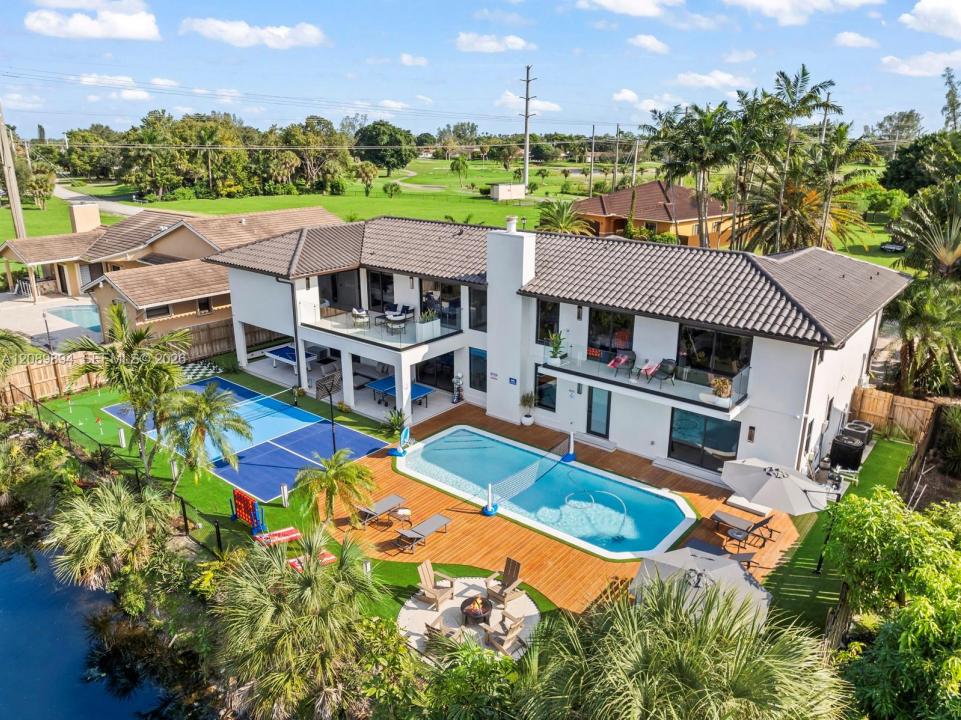 7015 N Augusta Dr 1, Hialeah, Floride 33015, États-Unis
