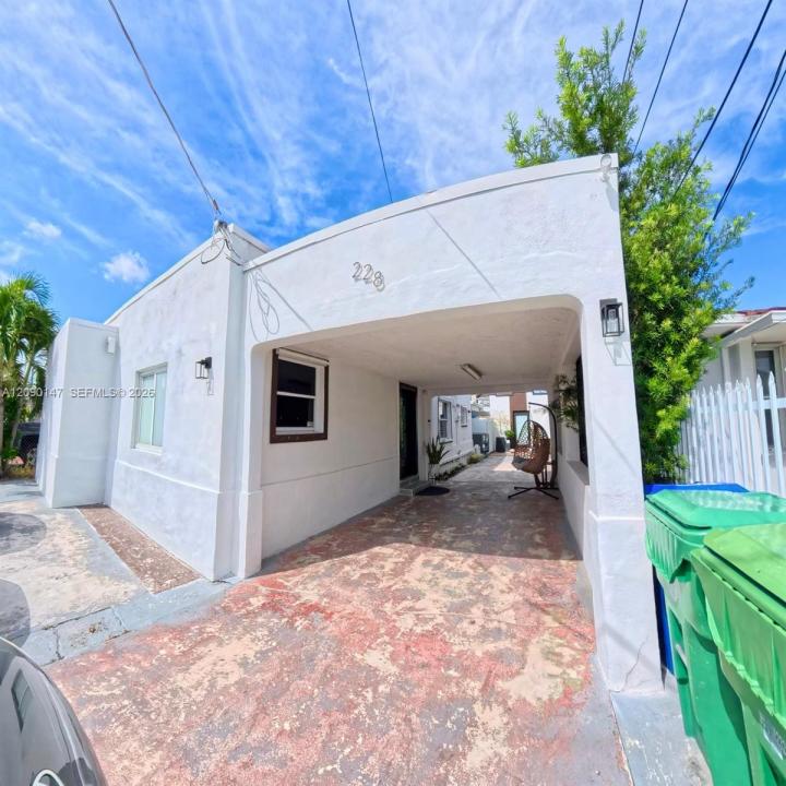 228 NW 58th Ct, Miami, Floride 33126, États-Unis