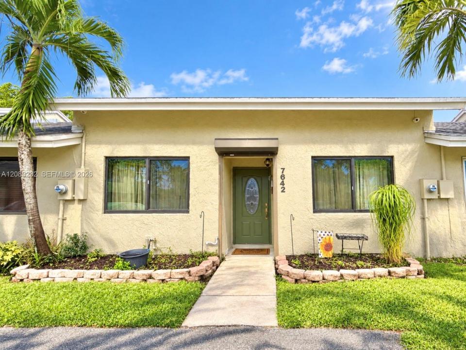 7642 NW 38th Ct, Sunrise, Florida 33351, USA