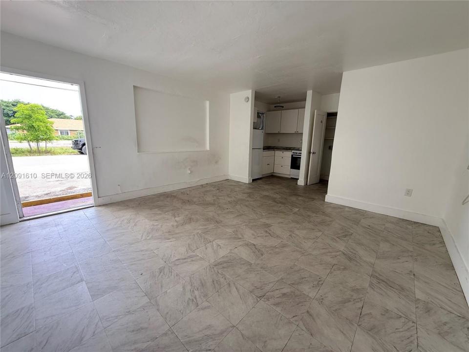 7000 NW 8th Ave 3, Miami, Florida 33150, HOA KỲ