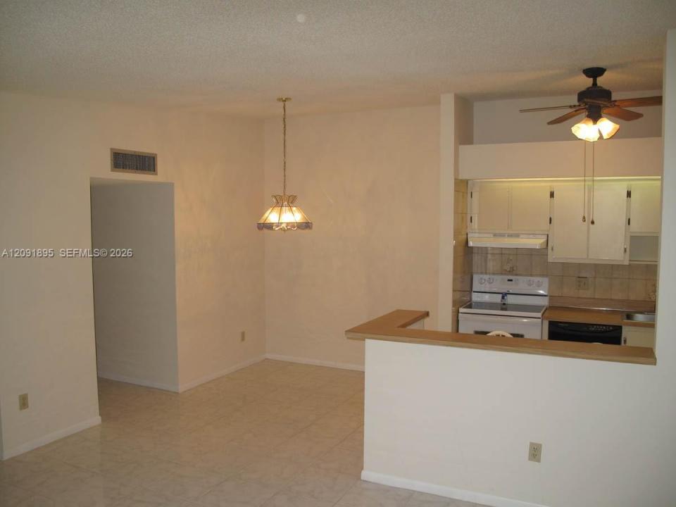 9940 S Belfort Cir 203, Tamarac, फ्लोरिडा 33321, संयुक्त राज्य अमेरिका