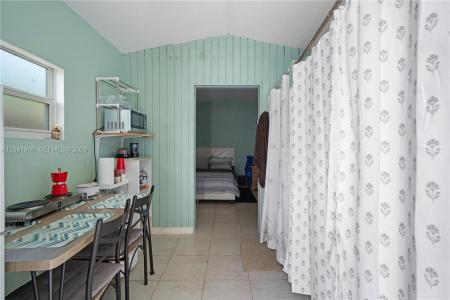 1741 NE 178th St B, North Miami Beach, Floride 33162, États-Unis