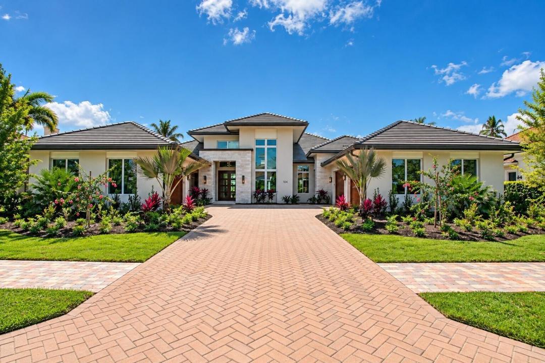104 SE RIO CASARANO, Port St. Lucie, Florida 34984