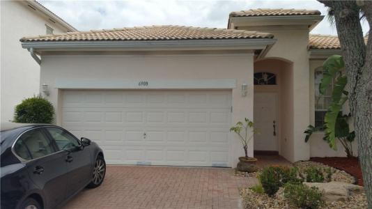6908 NW 33RD Street, Margate, Floryda 33063, USA