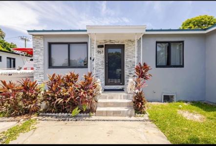 961 NE 155th Ter, North Miami Beach, Florida 33162, USA