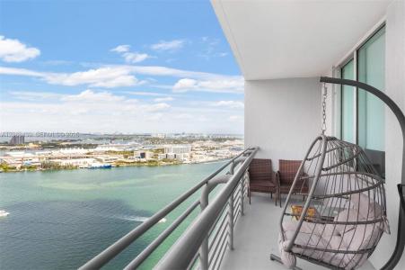 335 Biscayne Blvd 3904, Miami, Florida 33131, USA