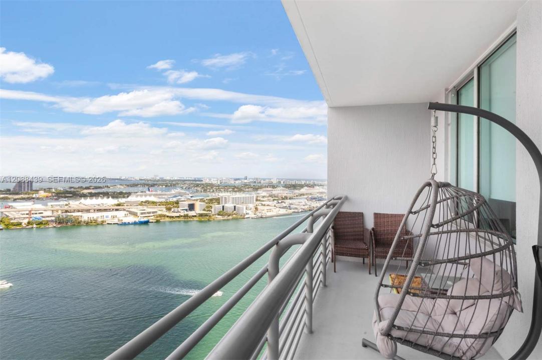 335 Biscayne Blvd 3904, Miami, Florida 33131