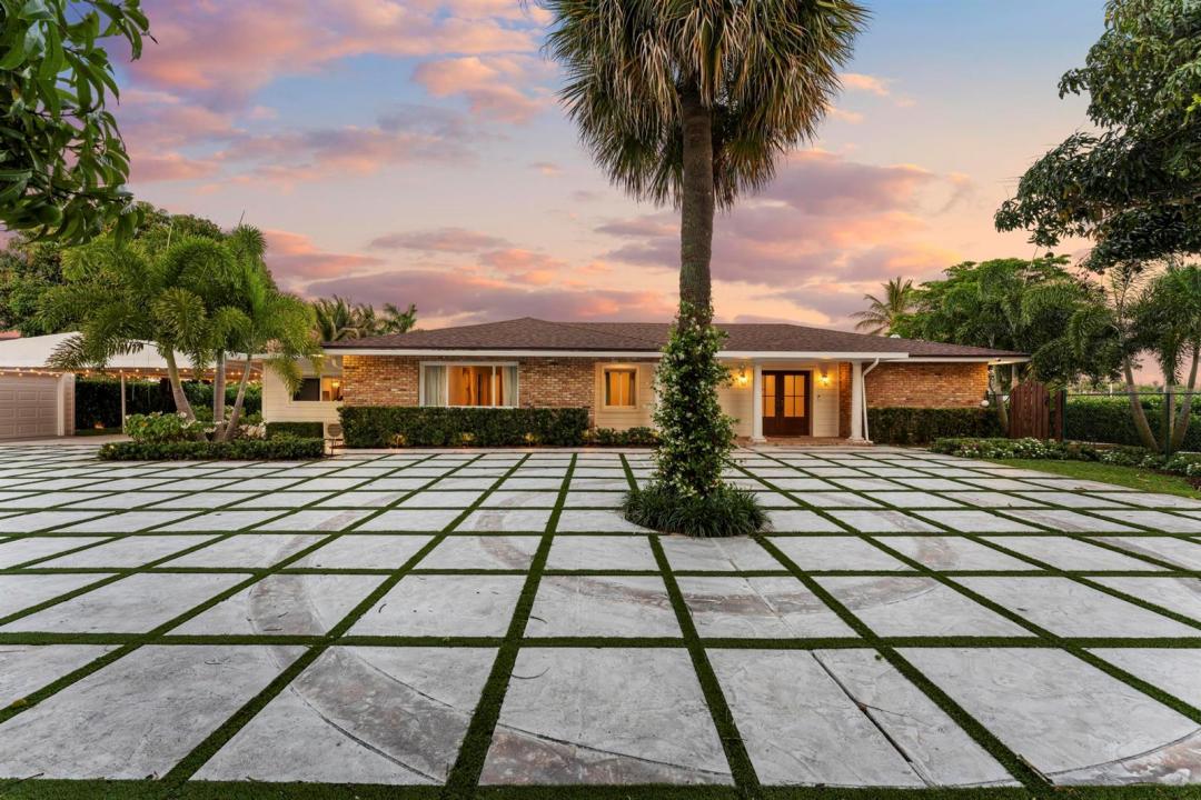 7400 W Lake Drive, Lake Clarke Shores, Florida 33406, USA
