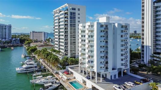 7933 West Dr 1025, North Bay Village, Florida 33141, USA