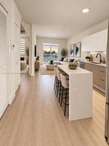 501 N Dixie Hwy B207, Hallandale Beach, Florida 33009, USA