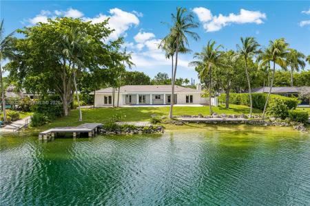 9365 SW 142nd St 9635, Miami, Floryda 33176, USA