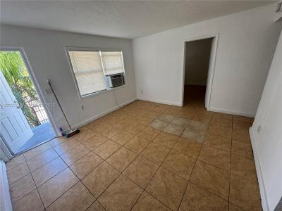 1306 NW 61st St 8, Miami, Florida 33142, Stati Uniti