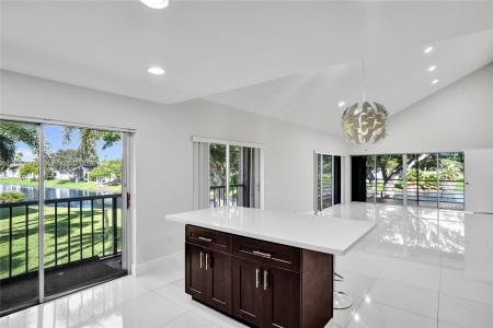 7581 NW 86th Ter 201, Tamarac, Florida 33321, USA
