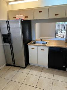 1157 NE 210th Ter 1157, Miami, Florida 33179, USA