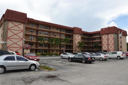 1325 W 68th St 221, Hialeah, Florida 33014, USA