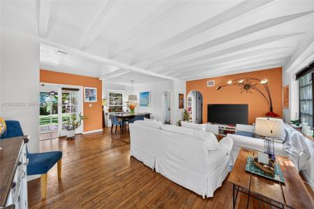 1103 NE 118th St, Biscayne Park, Floride 33161, États-Unis