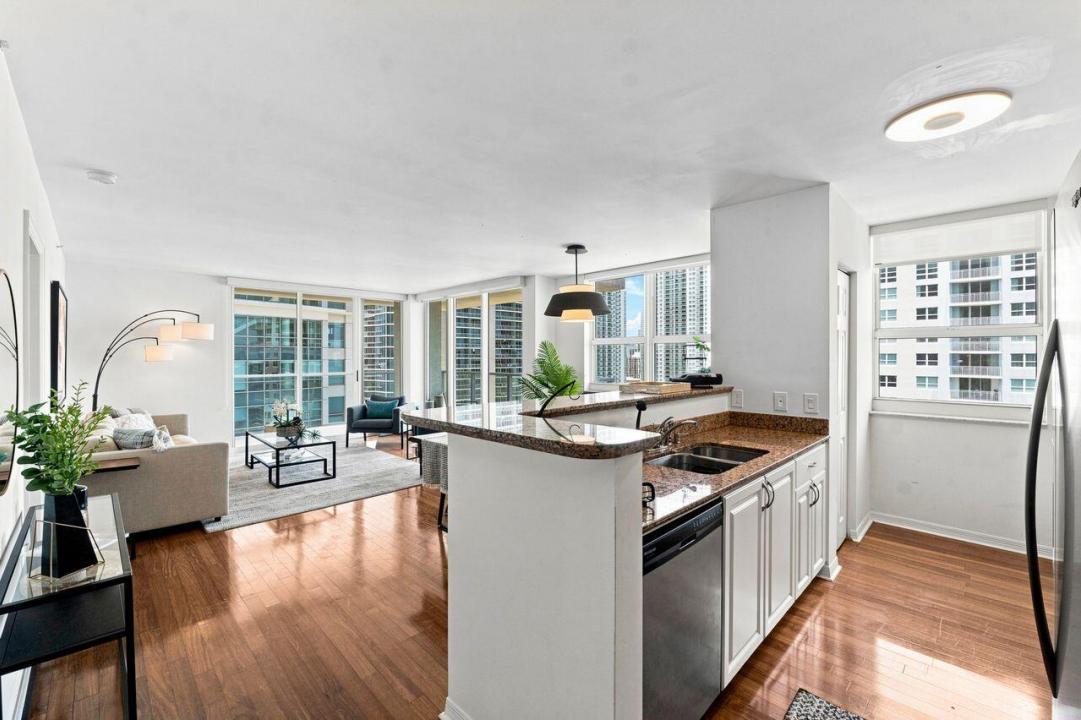 1155 BRICKELL BAY Drive 2802, Miami, Floryda 33131, USA
