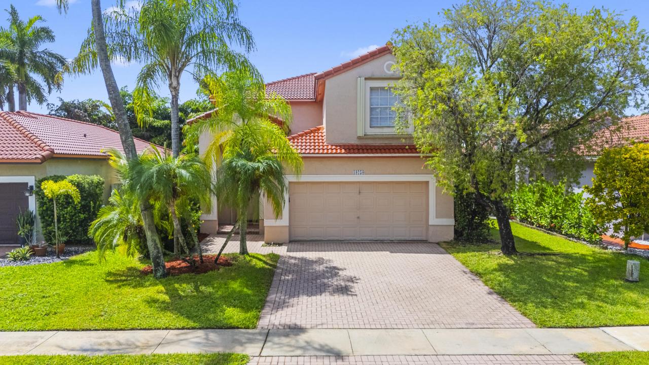 19250 NW 12TH Manor, Pembroke Pines, Florida 33029, Estados Unidos