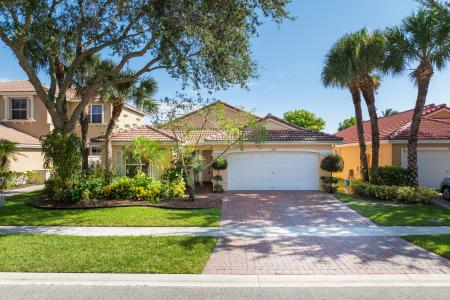 4977 Victoria Circle, West Palm Beach, Florida 33409, USA
