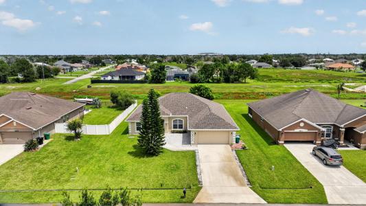 5852 NW Ethel Court, Port St. Lucie, Floryda 34986, USA