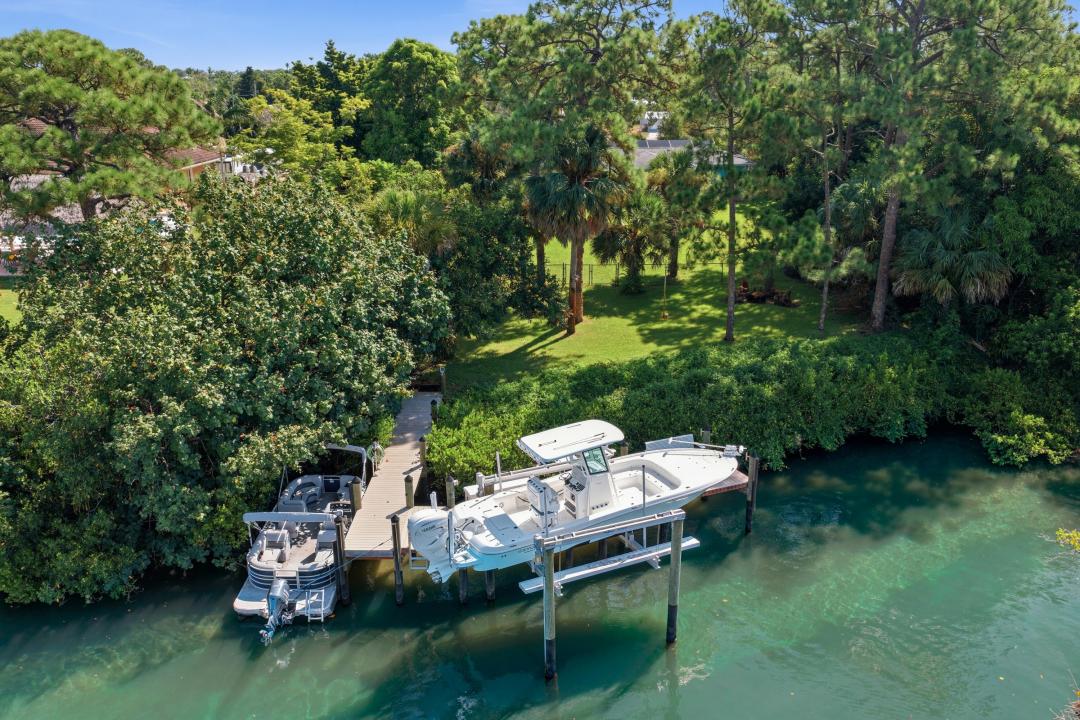 4916 SE MANATEE COVE Road, Stuart, Florida 34997