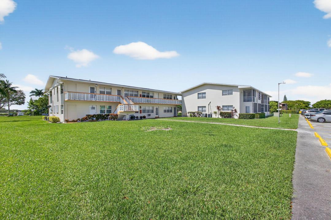 43 EASTHAMPTON B, West Palm Beach, Florida 33417