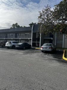 8060 N COLONY N Circle 208, Tamarac, Flórida 33321, Estados Unidos