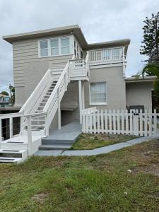 1140  Hernando Street C, Hutchinson Island, Florida 34949, Stati Uniti