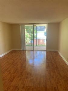 3650 INVERRARY Drive 2G, Lauderhill, Flórida 33319, Estados Unidos