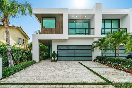 326 NE Wavecrest Way, Boca Raton, Florida 33432, USA