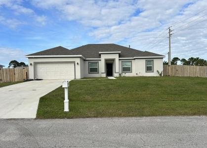 103 SW GROVE Avenue, Port St. Lucie, פלורידה 34983, ארצות הברית של אמריקה 