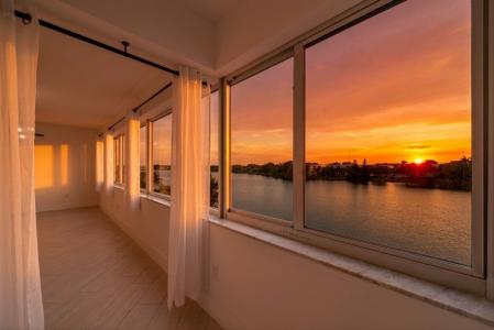 877 NE 195TH Street 422, Miami, Florida 33179