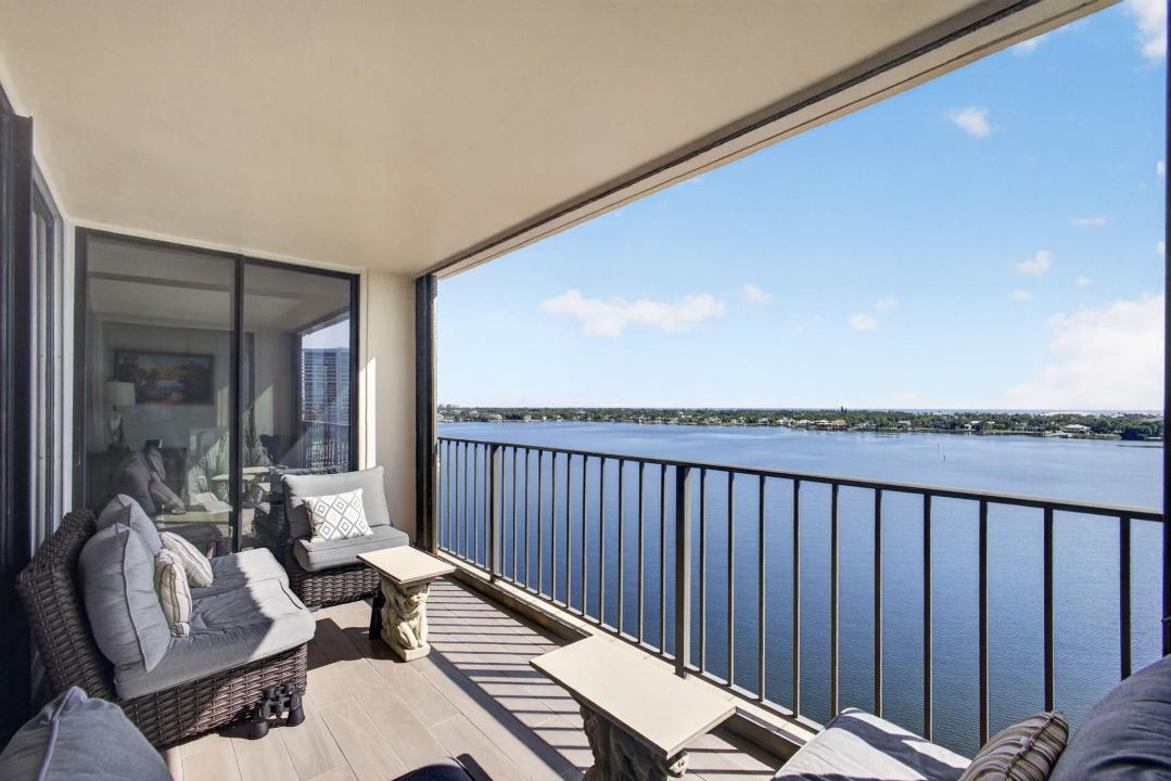 126 LAKESHORE Drive 1125, North Palm Beach, Florida 33408