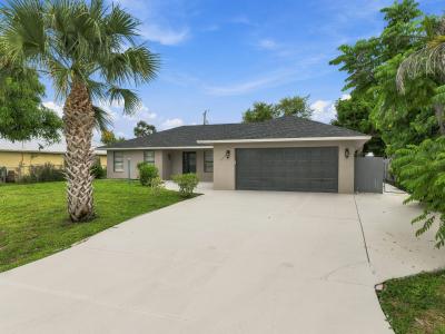 680 SW COLLEEN Avenue, Port St. Lucie, Floride 34983, États-Unis
