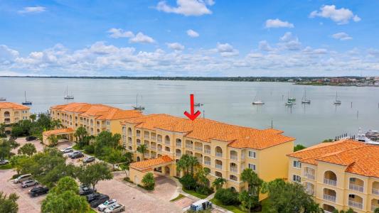 32 Harbour Isle W Drive 103, Fort Pierce, Florida 34949