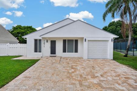 1271 SW 85TH Terrace, Pembroke Pines, Florida 33025