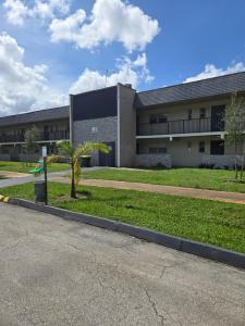 8001 FAIRVIEW Drive 104, Tamarac, 플로리다 33321, 미국