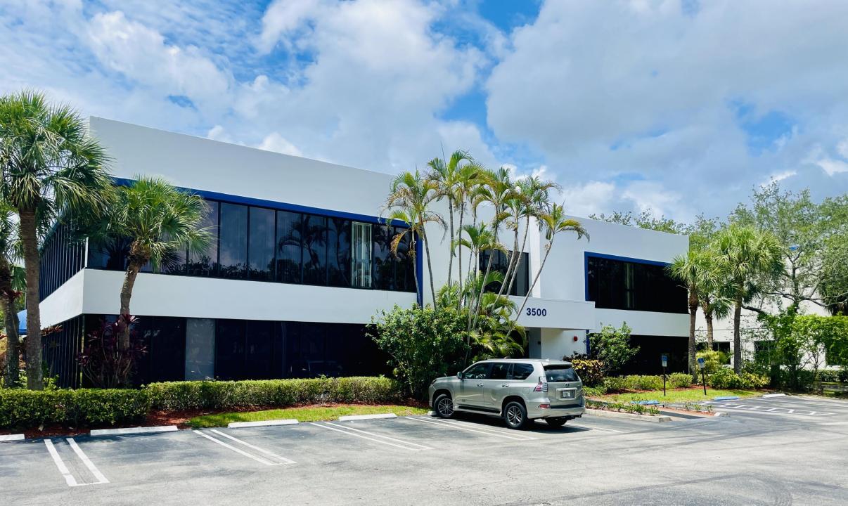 3500 Gateway Drive 100, Pompano Beach, Flórida 33069, Estados Unidos