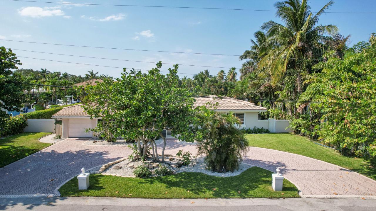 2265 NE 24th Street, Lighthouse Point, Florida 33064, USA