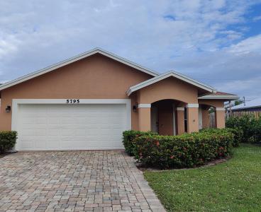 5795 SE MITZI Lane, Stuart, Flórida 34997, Estados Unidos