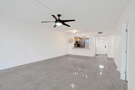 8301 SANDS POINT Boulevard S102, Tamarac, Флорида 33321, Соединенные Штаты