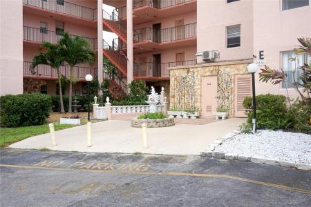 2851 SOMERSET Drive 207, Lauderdale Lakes, Флорида 33311, Соединенные Штаты